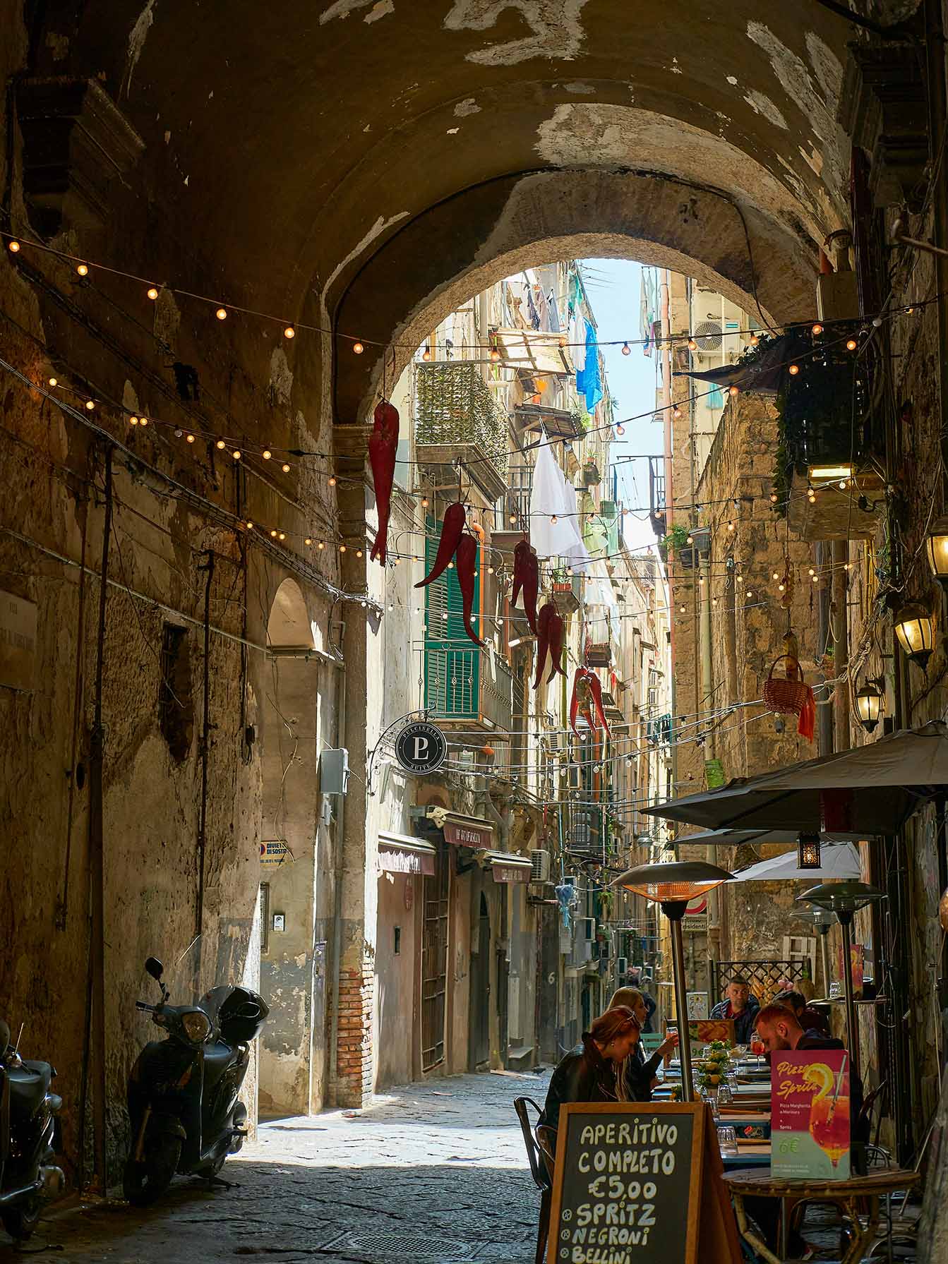 Location Naples Detail